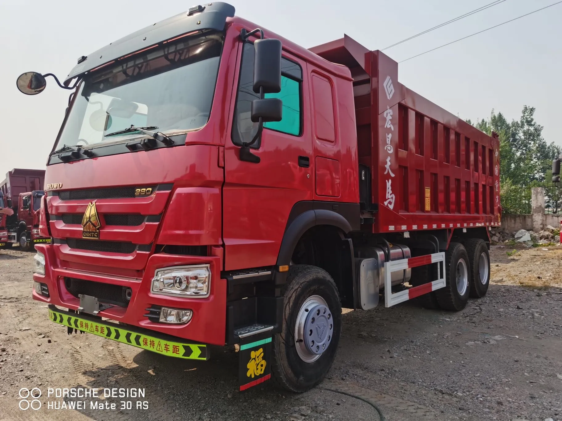 China HOWO heavy truck 380 horsepower 6X4 dump truck .jpg