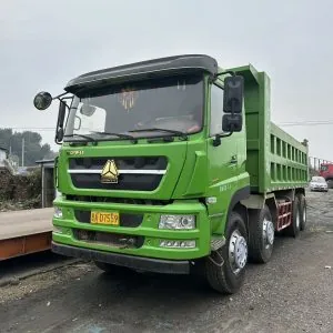 China-HOWO-heavy-truck-380-horsepower-8X4-dump-truck
