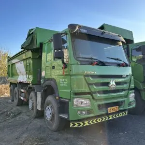 China-HOWO-heavy-truck-380-horsepower-8X4-dump-truck