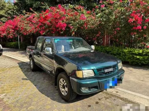 Isuzu pickup truck