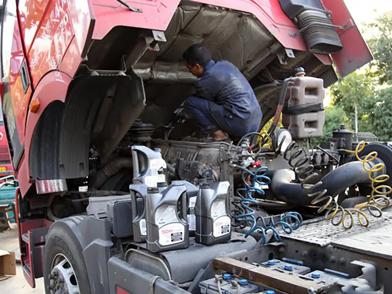 When buying a second-hand truck, the condition of the engine is the top priority. It is recommended to have a reliable exporter conduct a video inspection of the vehicle.