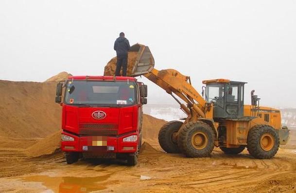 FAW J6 6x4 dump truck working at a mining site in East Africa - used FAW trucks for Africa export