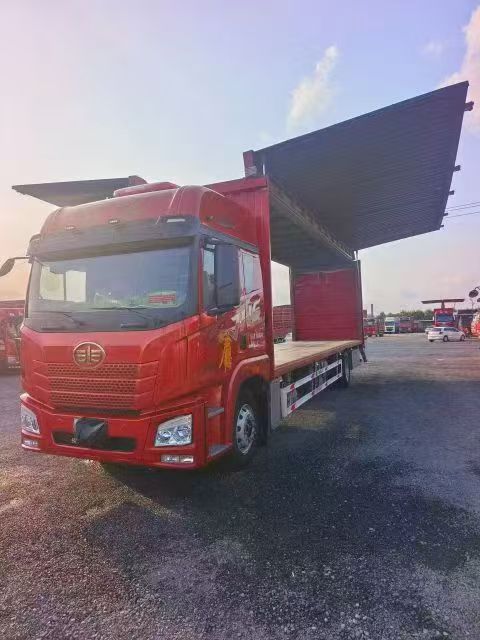 Used 9.6m FAW box truck for export to Africa — inspected in Shijiazhuang yard