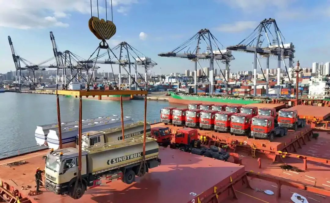 Used truck for export to Benin at port — CIF Cotonou prices available