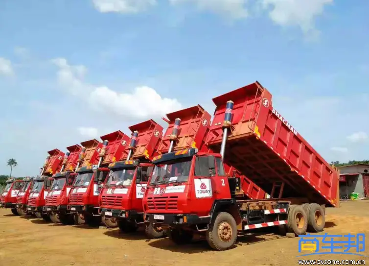 Used Chinese dump trucks at a gold mine in Mali — HOWO and Shacman models for mining haulage