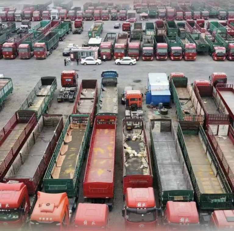 A real truck yard in Shijiazhuang. Legitimate suppliers let you see the trucks clearly, send VIN numbers, and share loading videos without hesitation.