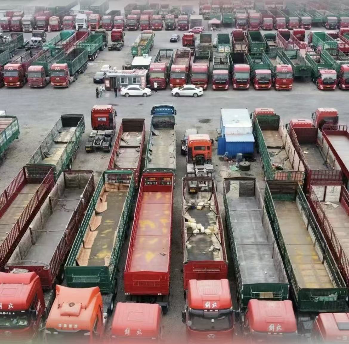 A real truck yard in Shijiazhuang. Legitimate suppliers let you see the trucks clearly, send VIN numbers, and share loading videos without hesitation.