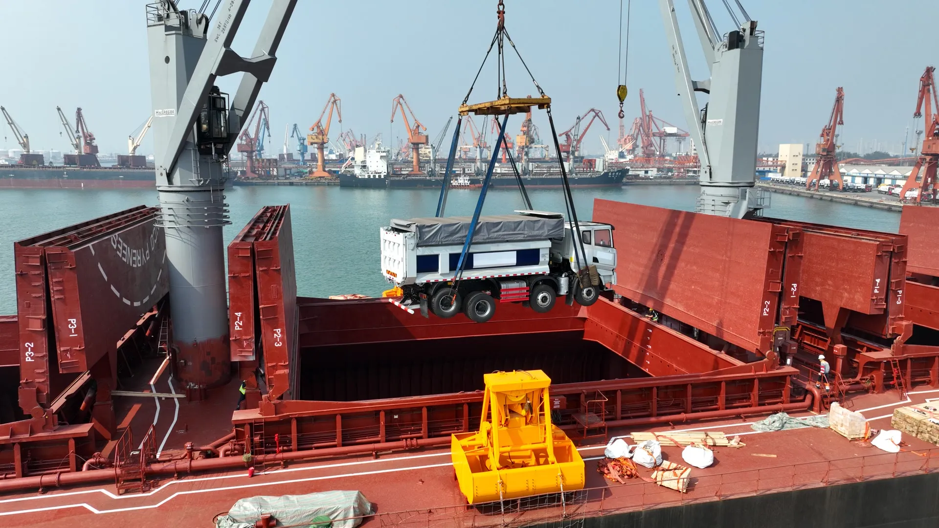 Chinese used trucks loaded for export to Africa Electric trucks vs diesel trucks Africa: used Chinese diesel trucks loaded on RoRo vessel for export